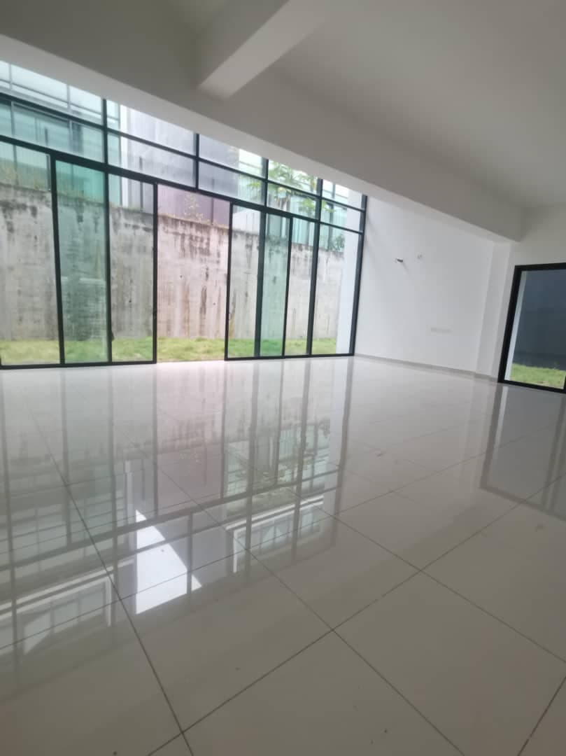 Bungalow 3 storey Perdana Heights Seksyen U10 - photo 3