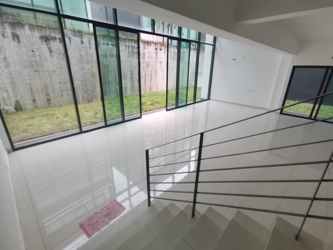 Bungalow 3 storey Perdana Heights Seksyen U10 - photo 8