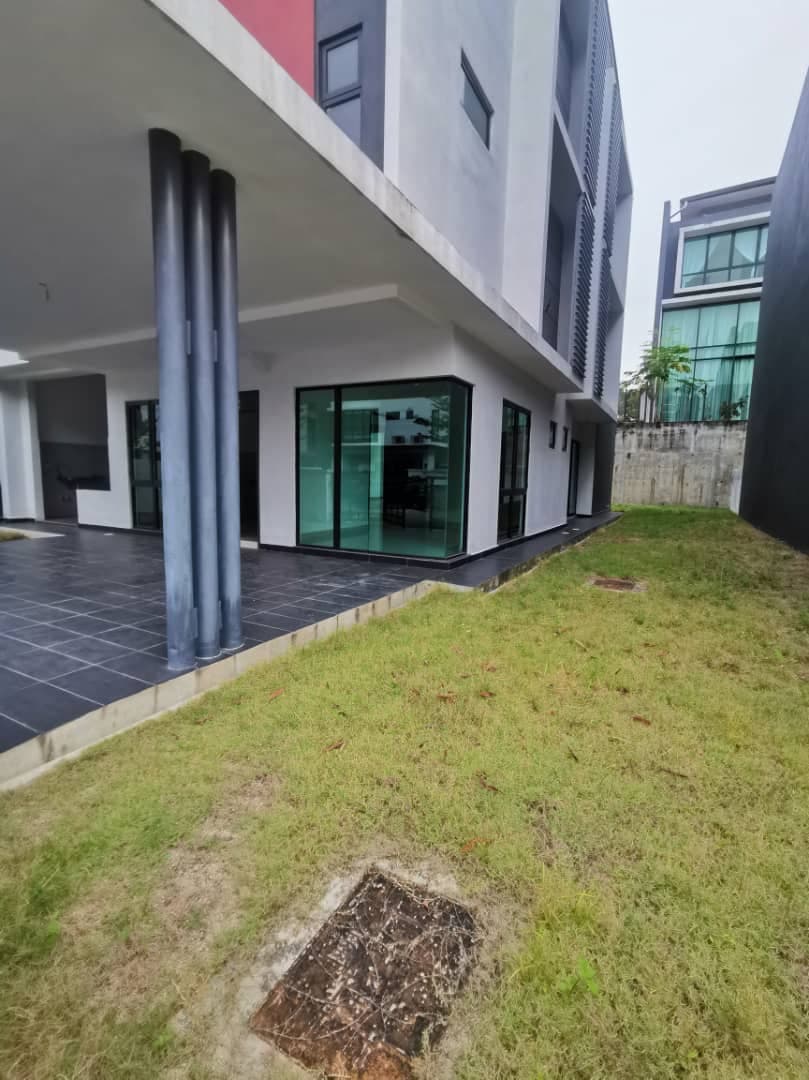 Bungalow 3 storey Perdana Heights Seksyen U10 - photo 9