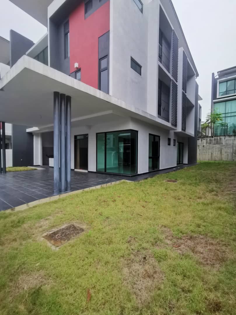 Bungalow 3 storey Perdana Heights Seksyen U10 - photo 13