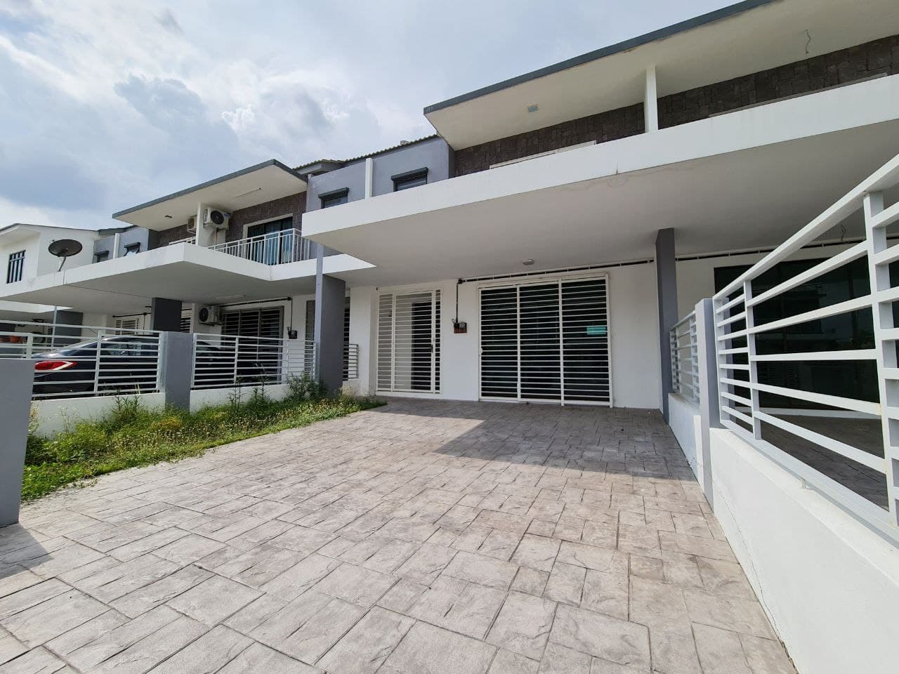 DOUBLE STOREY TERRACE HOUSE, SAUJANA KLIA, KOTA WA - photo 2