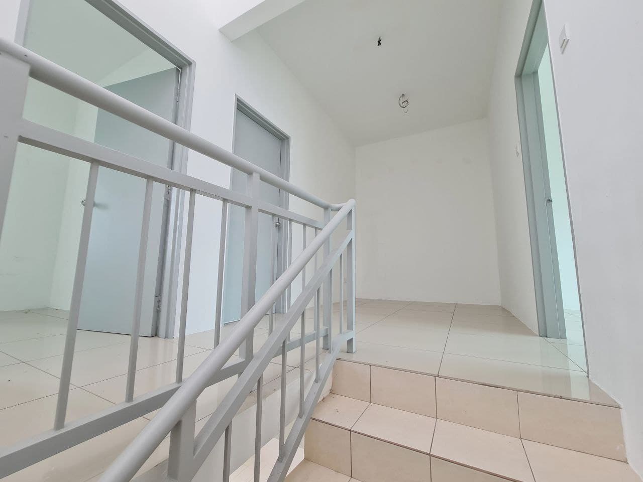 DOUBLE STOREY TERRACE HOUSE, SAUJANA KLIA, KOTA WA - photo 4
