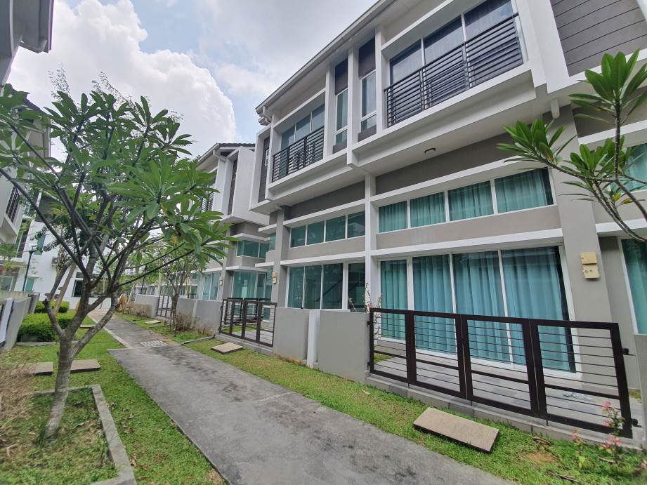 3 Storey Terrace House Tiara South Ecohill - photo 3