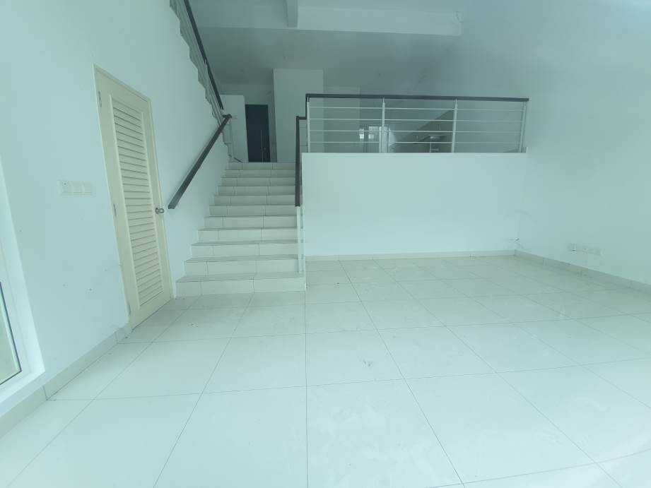 3 Storey Terrace House Tiara South Ecohill - photo 4