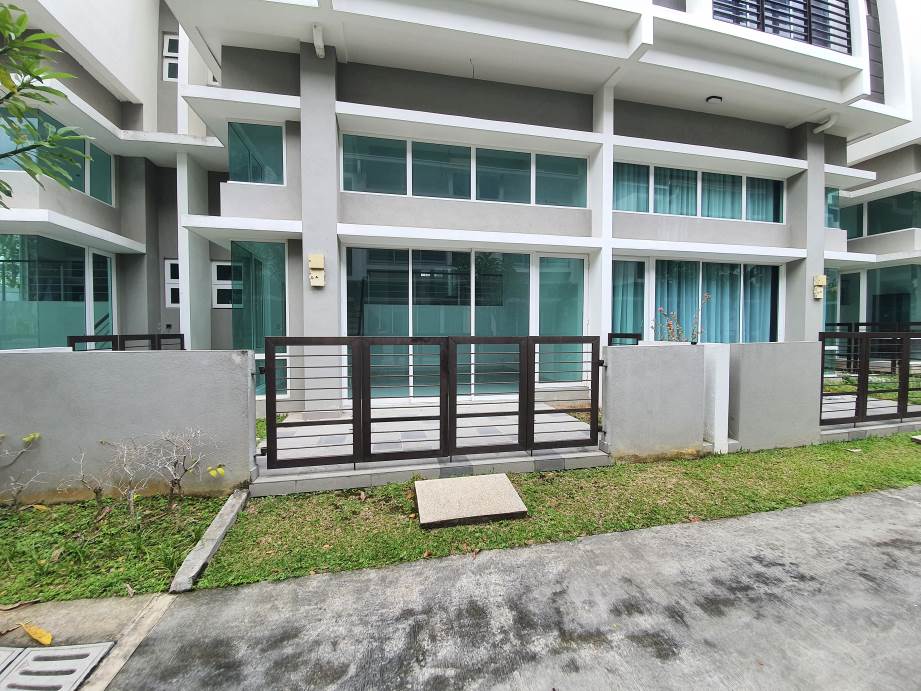 3 Storey Terrace House Tiara South Ecohill - photo 5
