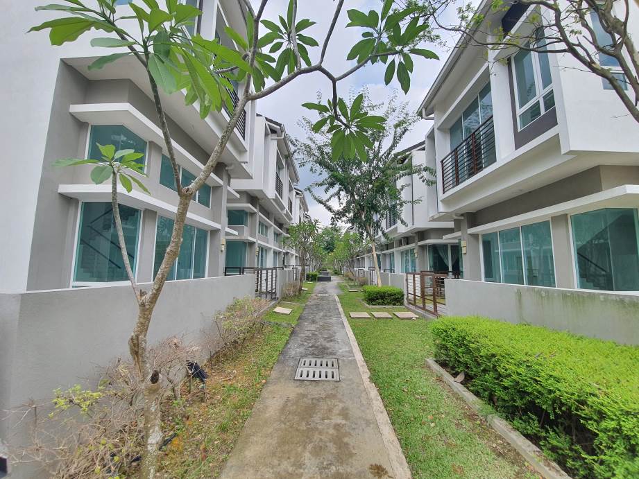 3 Storey Terrace House Tiara South Ecohill - photo 6