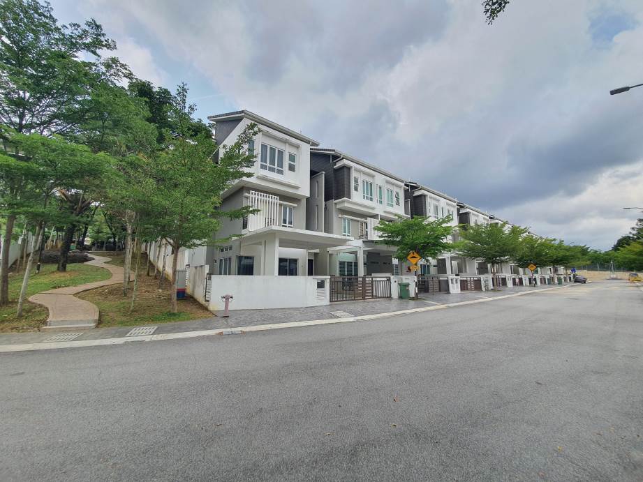 3 Storey Terrace House Tiara South Ecohill - photo 7