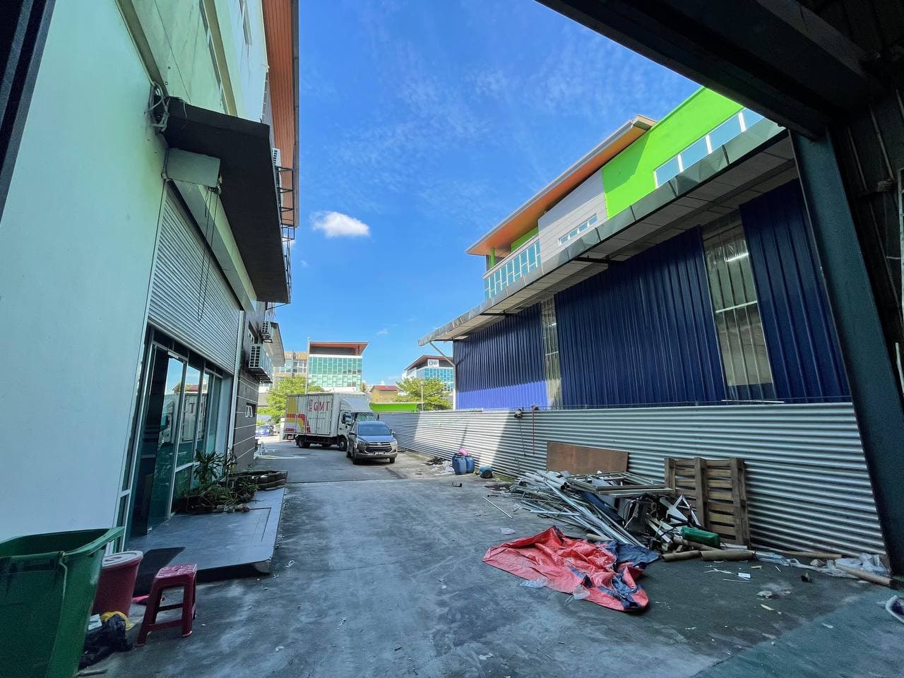 Semi-D Factory Warehouse USJ 19 - photo 5