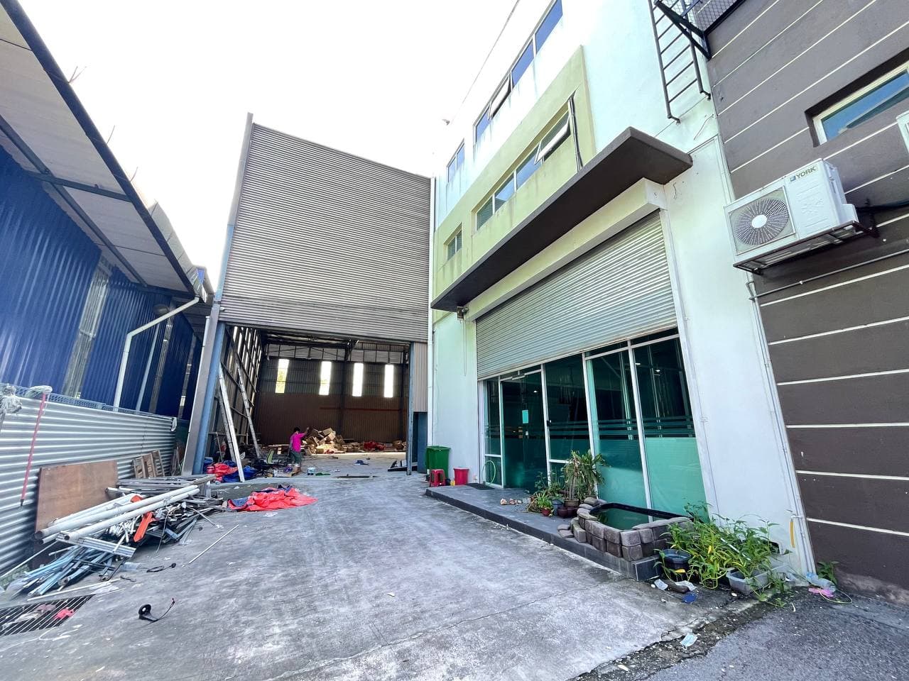Semi-D Factory Warehouse USJ 19 - photo 10