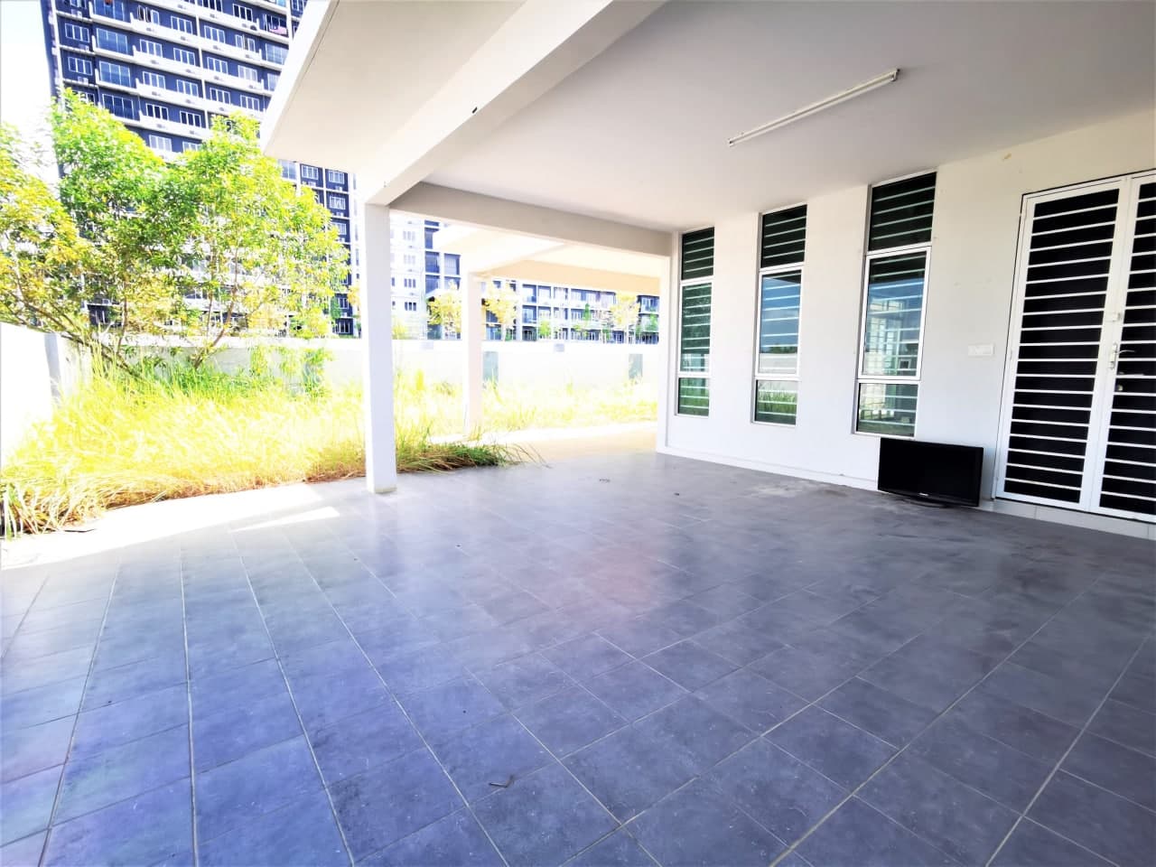 CORNER 3 Storey Terrace Bangi Avenue 3 Seksyen 7 - photo 2