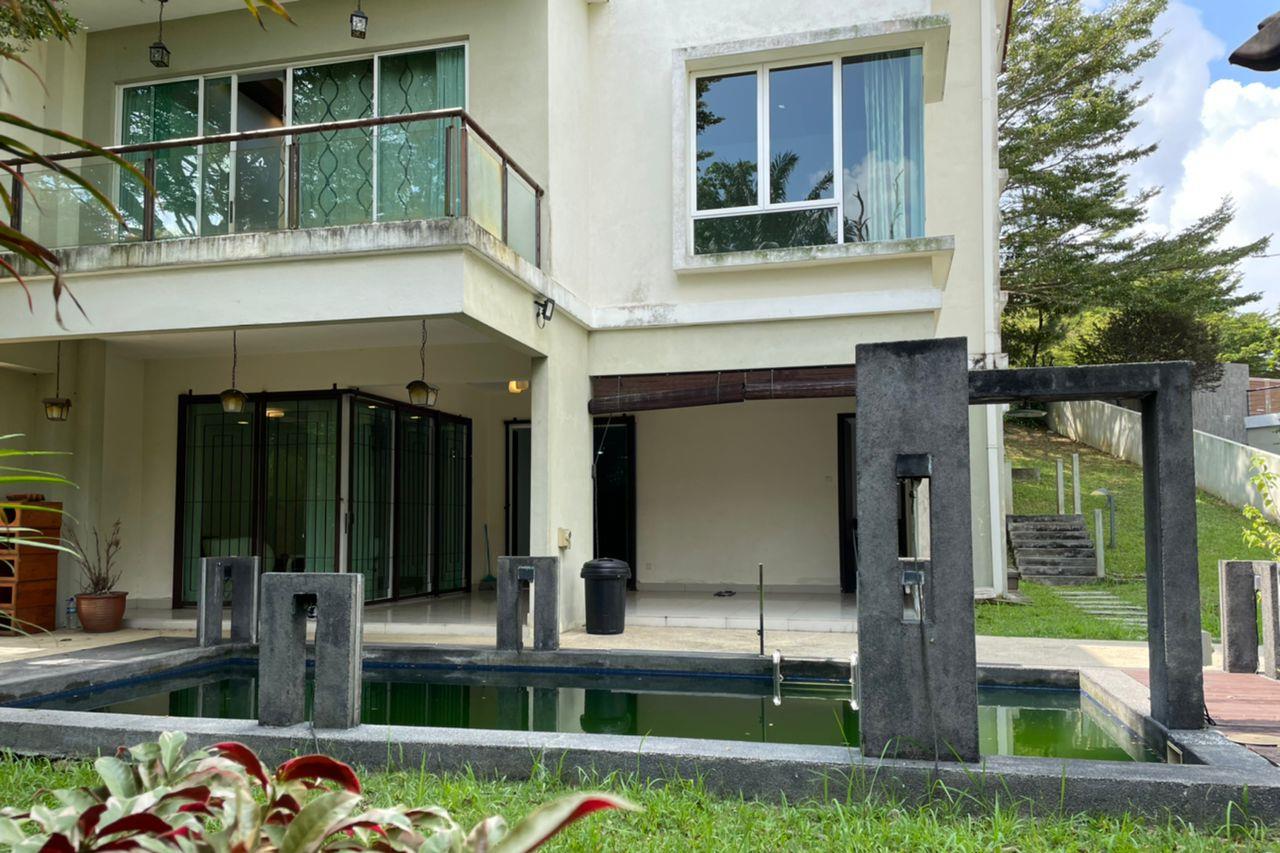 FACING SOUTH  Bungalow 3 Storey House w Swimming - photo 2