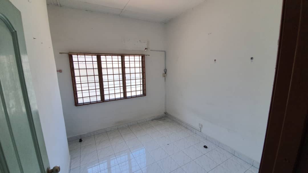 Corner Lot Double Storey, Taman Semarak Kajang - photo 3