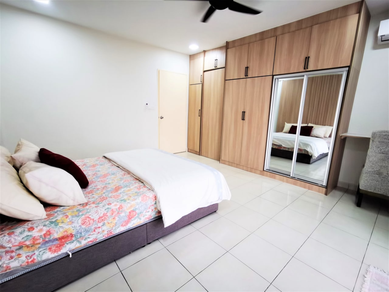 RENOVATED CORNER 3 Storey Terrace, Bangi Avenue 3 - photo 9