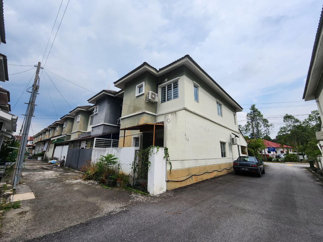 END LOT 2 STOREY TERRACE HOUSE TAMAN IMPIAN PUTRA - photo 2