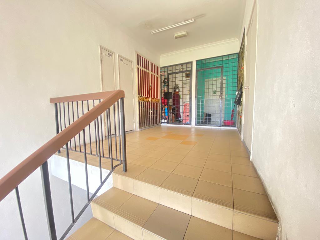 Apartment E-Mas Villa Salak Tinggi,Asking Price - photo 2