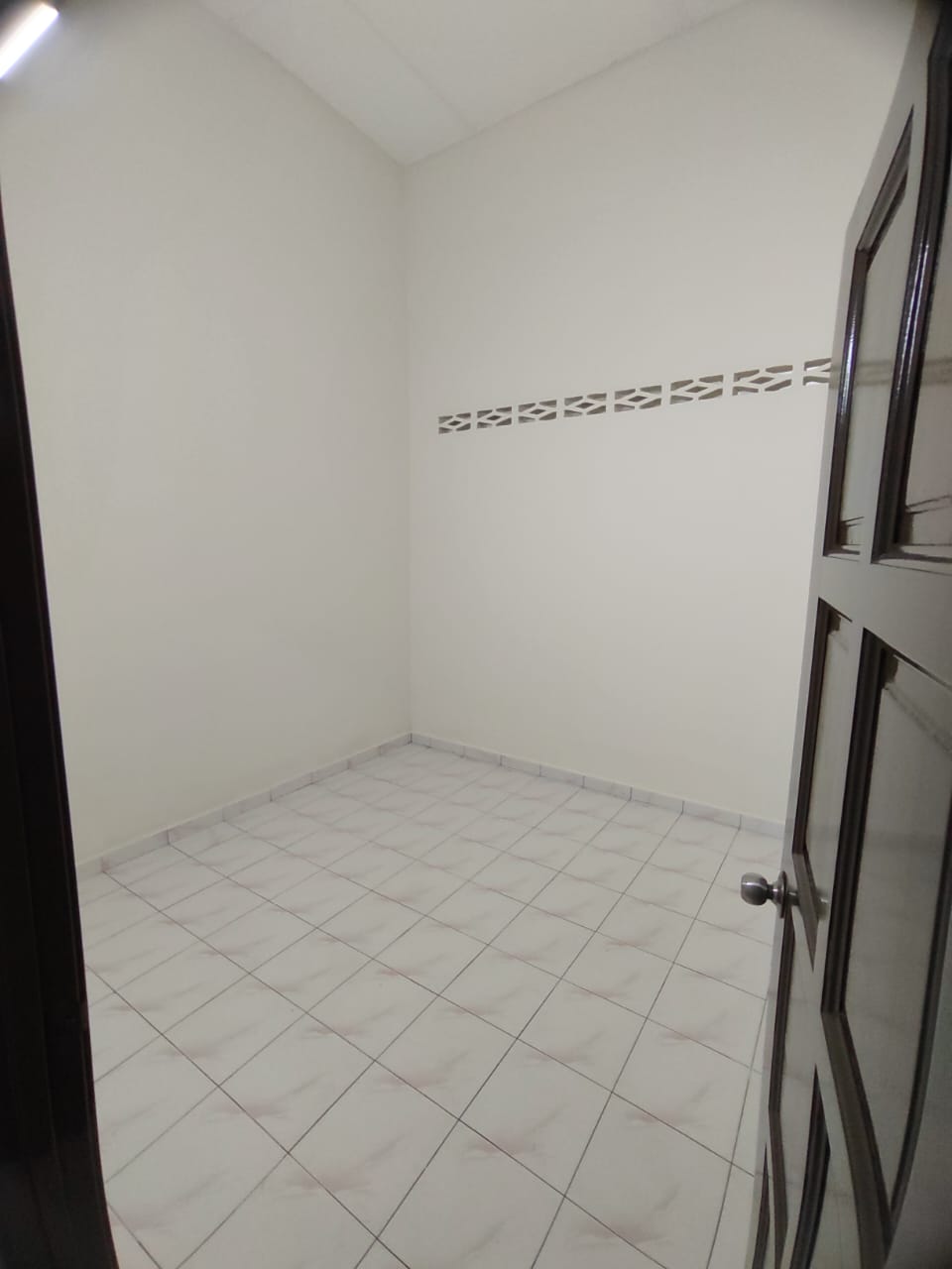 Freehold Refurbished Single Storey Terrace Klang - photo 3