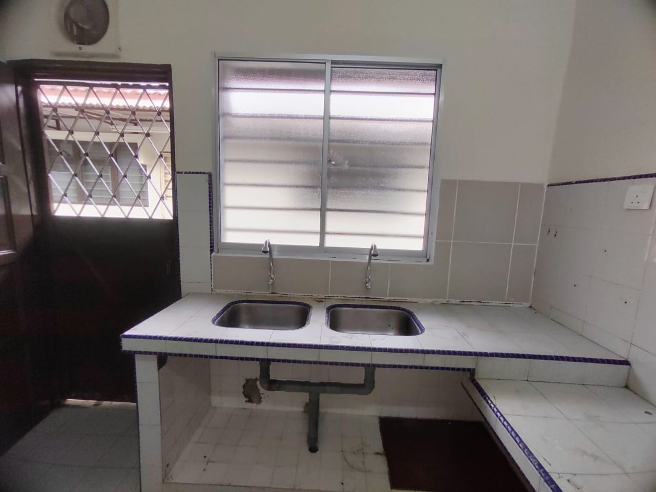 Freehold Refurbished Single Storey Terrace Klang - photo 4