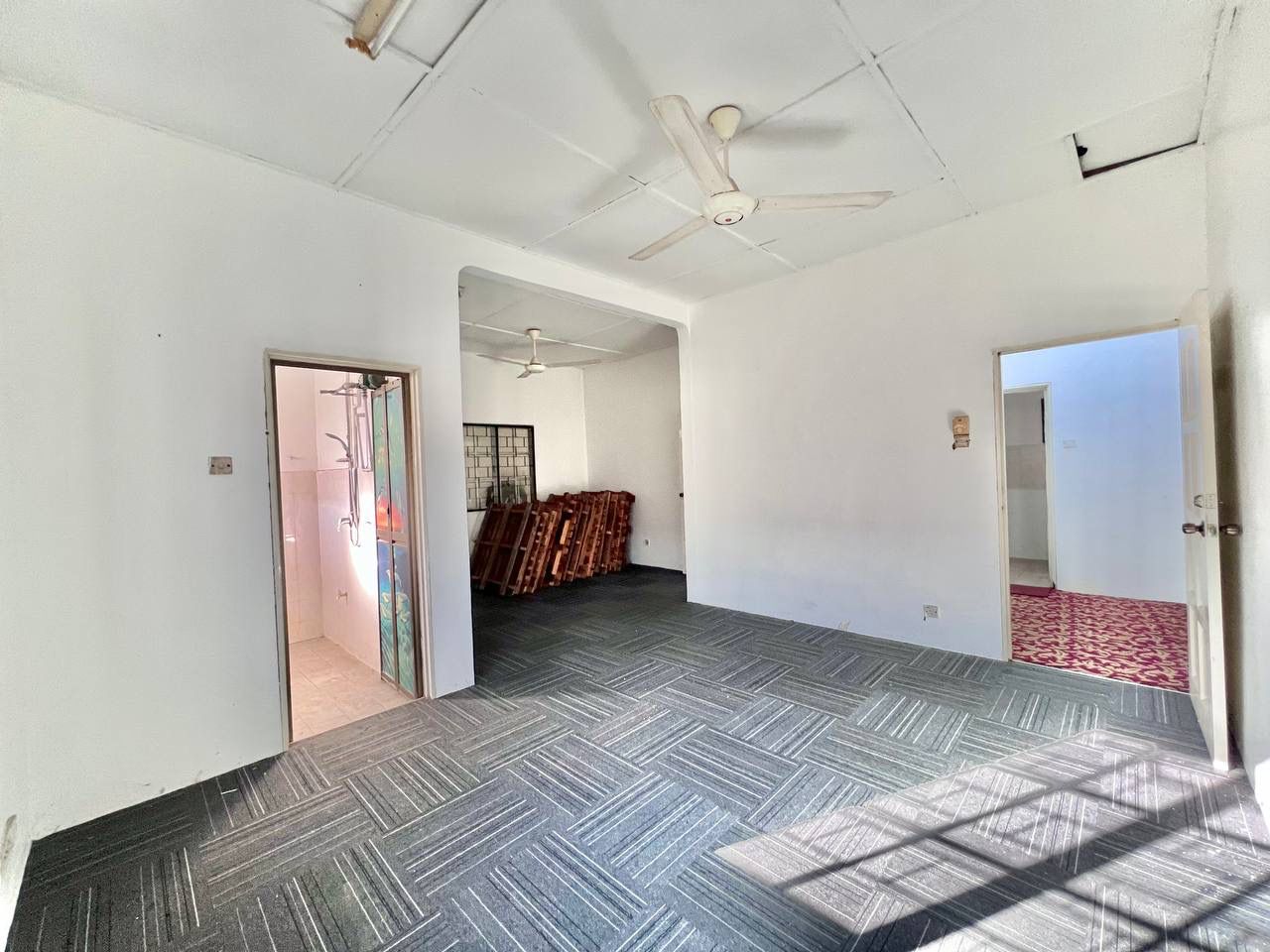 RENOVATED BUNGALOW Single Storey Kampung Melayu Su - photo 2