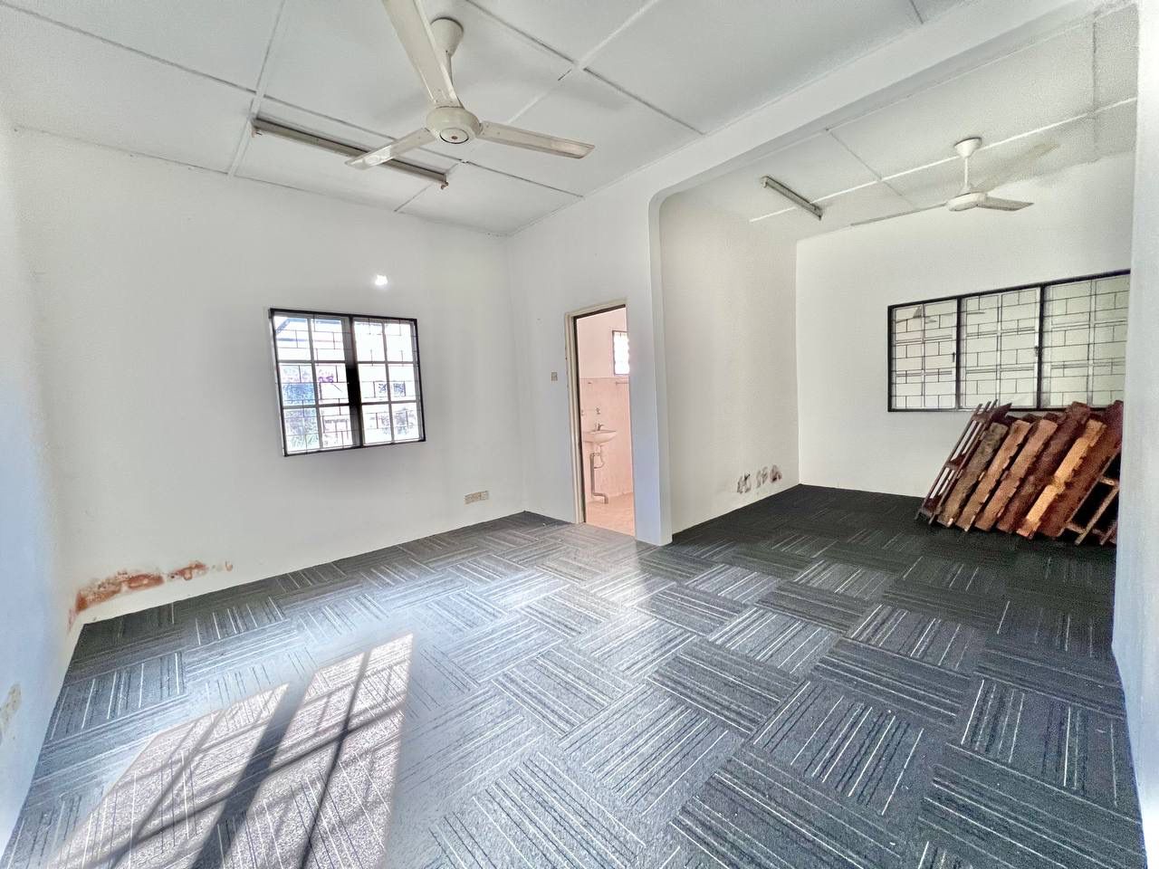 RENOVATED BUNGALOW Single Storey Kampung Melayu Su - photo 5