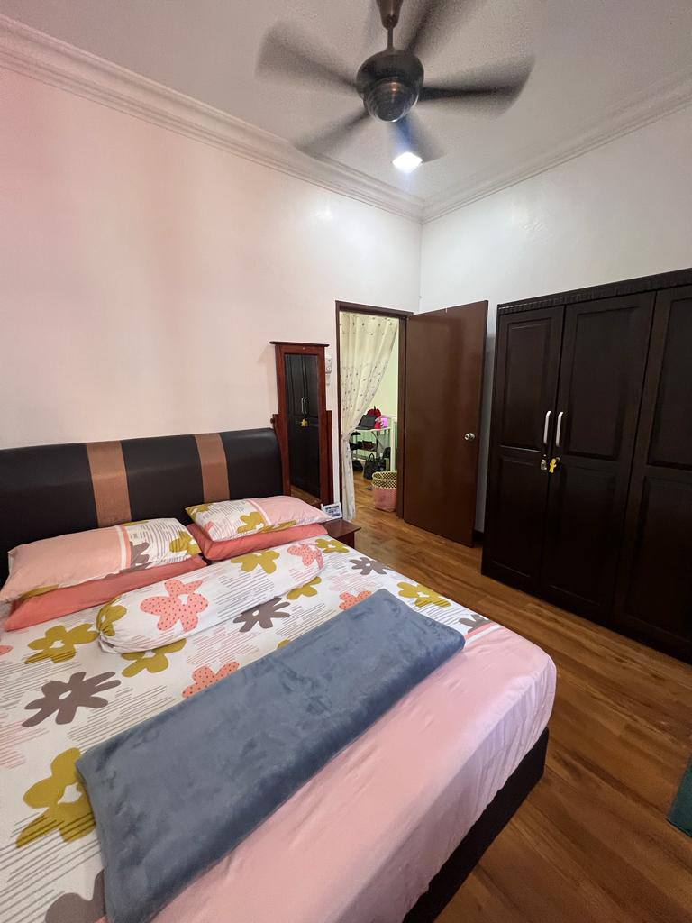 FACING OPEN FULLY RENOVATED 2 Storey Terrace House - photo 8