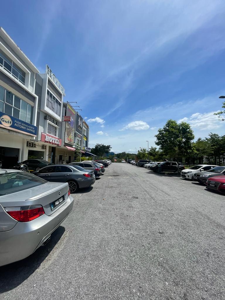 FACING MAIN ROAD 3 Storey Shop Lot TTDI Grove, K - photo 4
