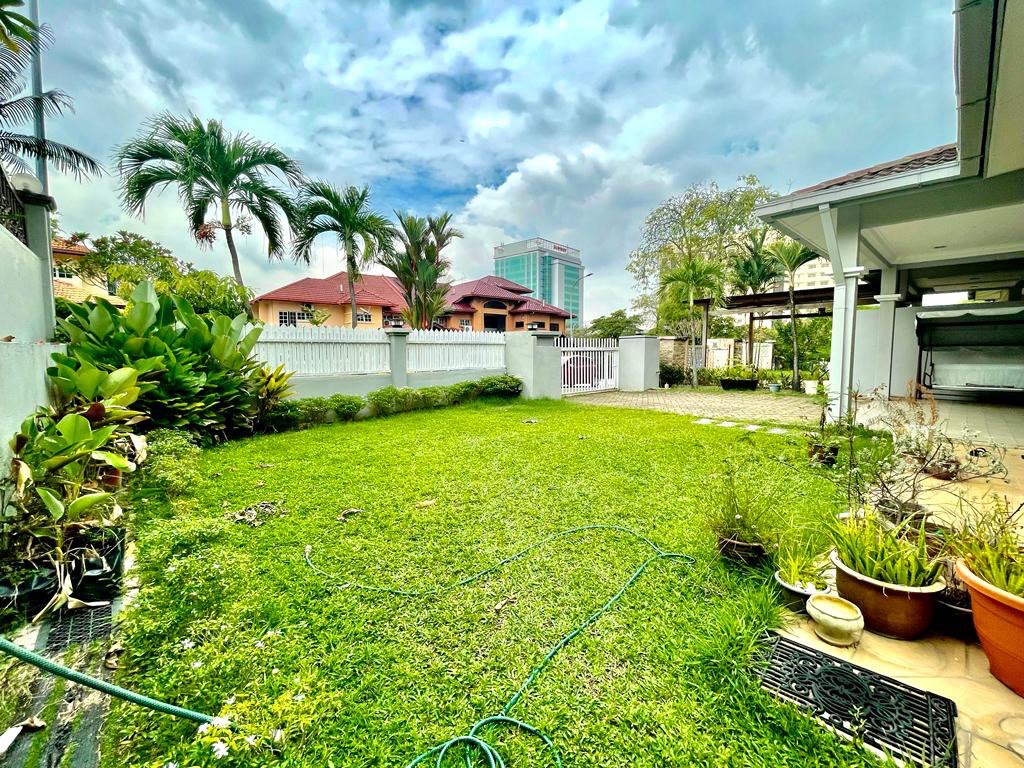 RENOVATED Semi-D 2 Storey House Seksyen 9 - photo 3