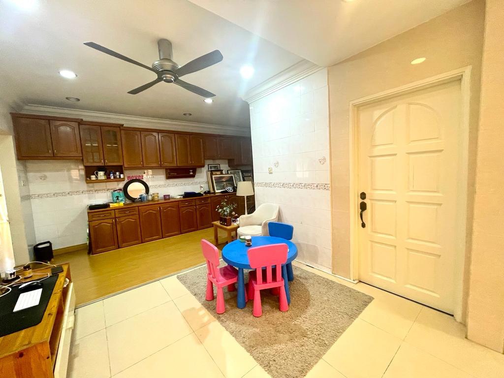 RENOVATED Semi-D 2 Storey House Seksyen 9 - photo 12