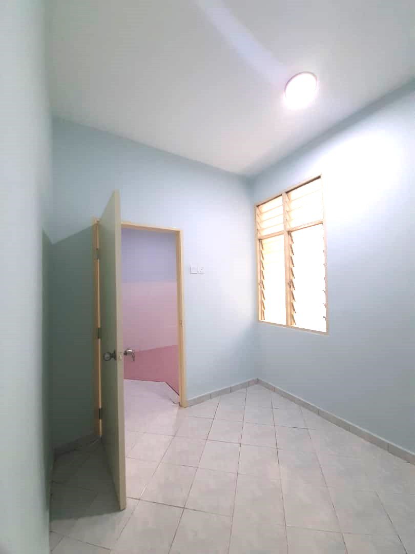 Double Storey Terrace Bandar Rinching Seksyen 5 - photo 9