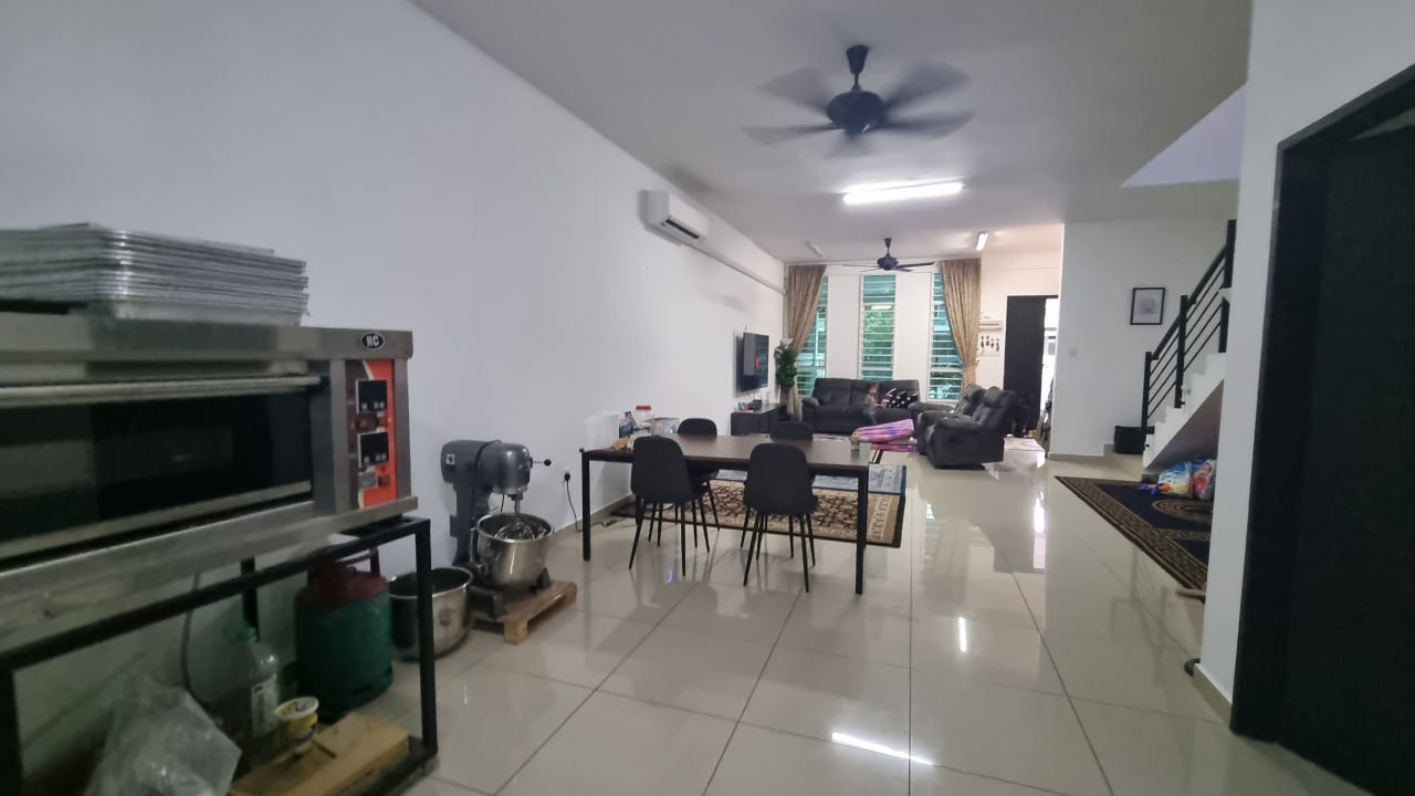 RENO  PARTLY FURNISHED Rumah Teres 2 Tingkat - photo 5