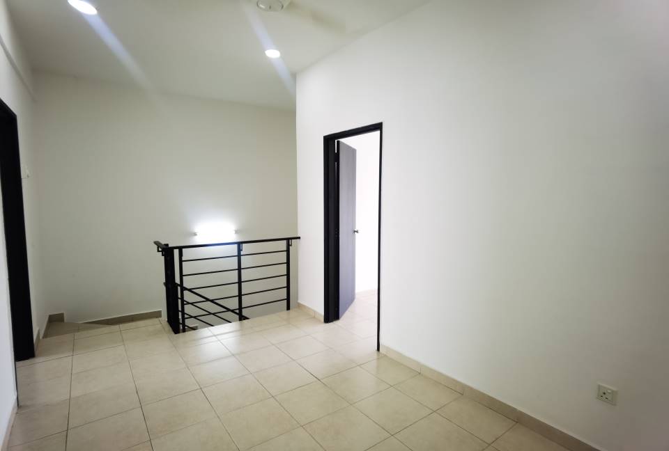 RENO  PARTLY FURNISHED Rumah Teres 2 Tingkat - photo 11