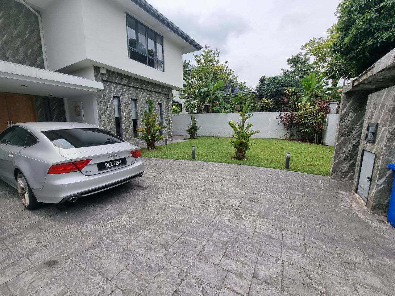 Fully Furnished 2 Storey Bungalow Modern Design - photo 4