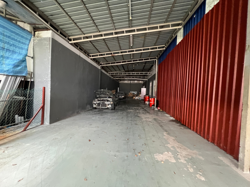 SEMI D FACTORY CORNER UNIT SEKSYEN 9 - photo 5