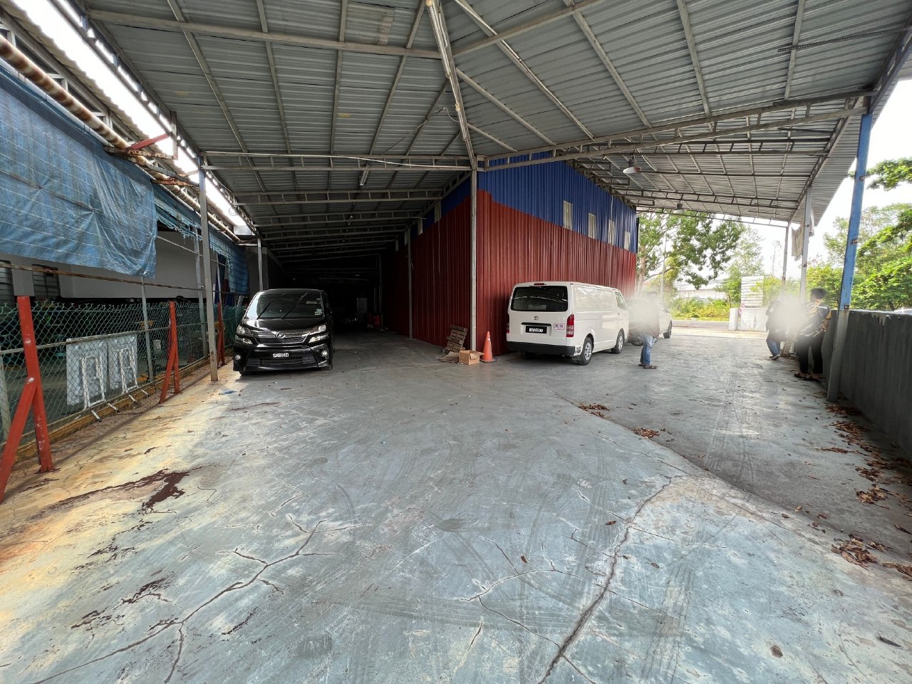 SEMI D FACTORY CORNER UNIT SEKSYEN 9 - photo 6