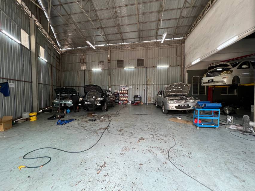 SEMI D FACTORY CORNER UNIT SEKSYEN 9 - photo 10