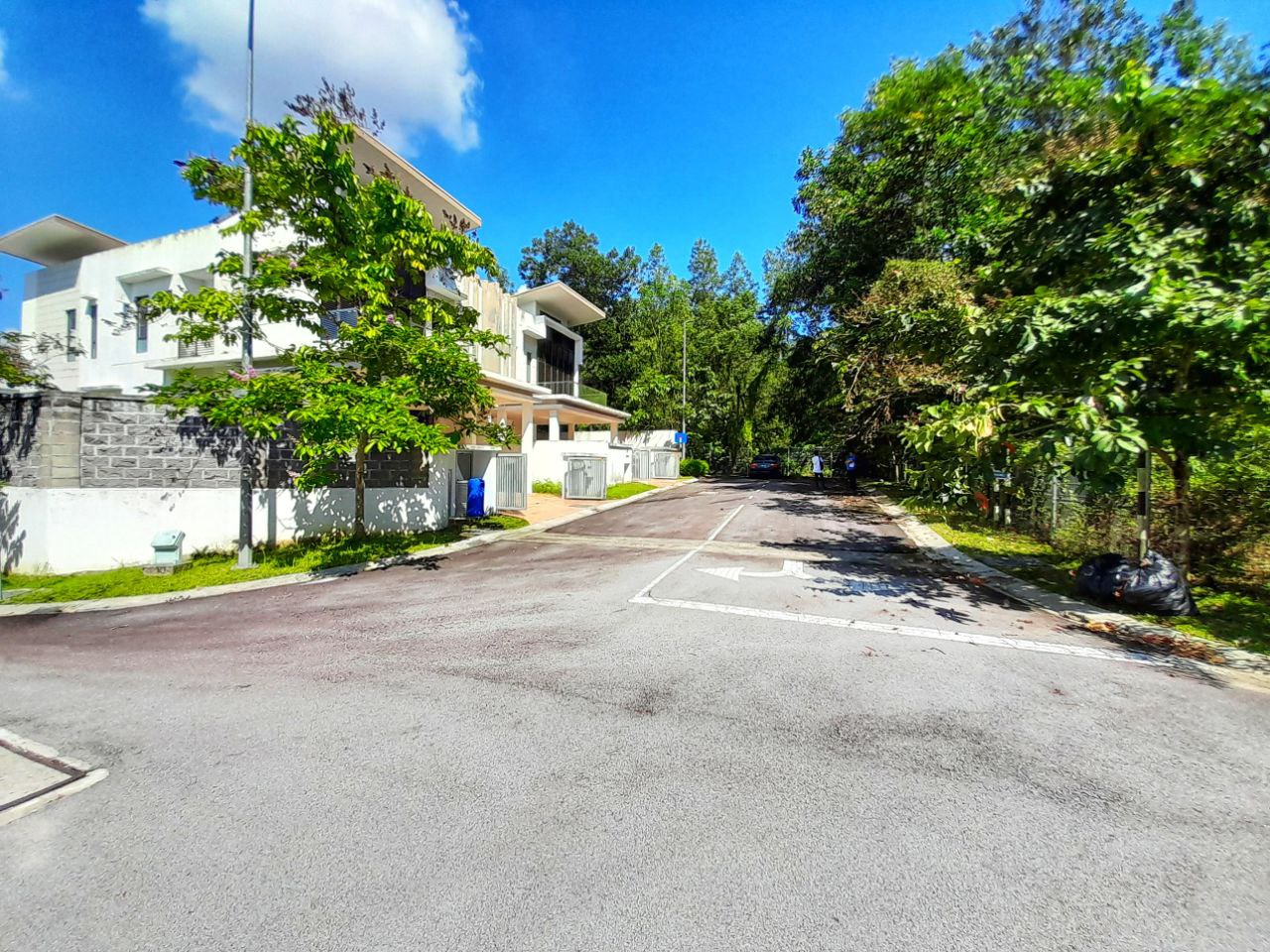 Semi Detached CORNER UNIT emery type Jalan Emb - photo 2