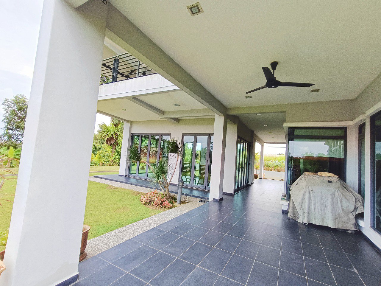 Beautiful Three Storey Bungalow in KGSAAS Seksyen - photo 3