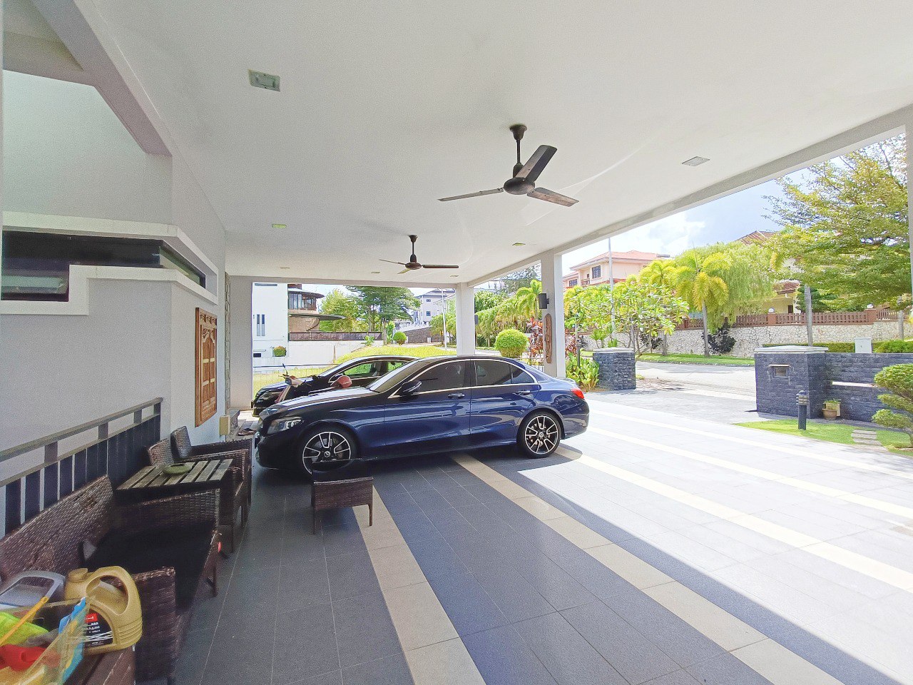 Beautiful Three Storey Bungalow in KGSAAS Seksyen - photo 4