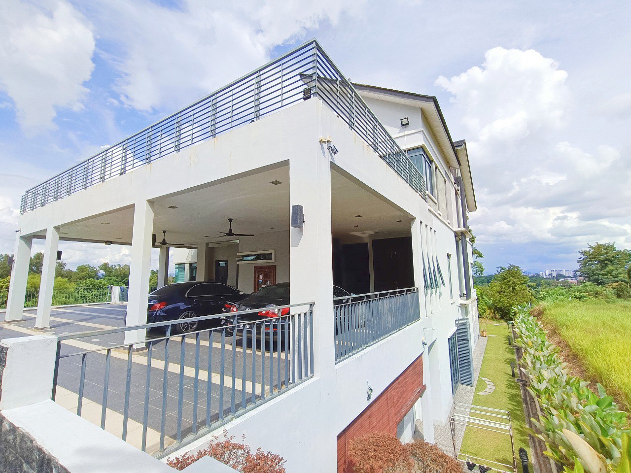 Beautiful Three Storey Bungalow in KGSAAS Seksyen - photo 5