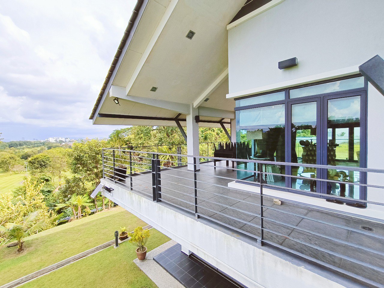 Beautiful Three Storey Bungalow in KGSAAS Seksyen - photo 6