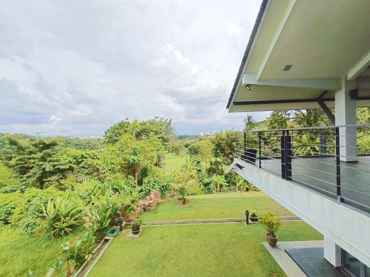 Beautiful Three Storey Bungalow in KGSAAS Seksyen - photo 7