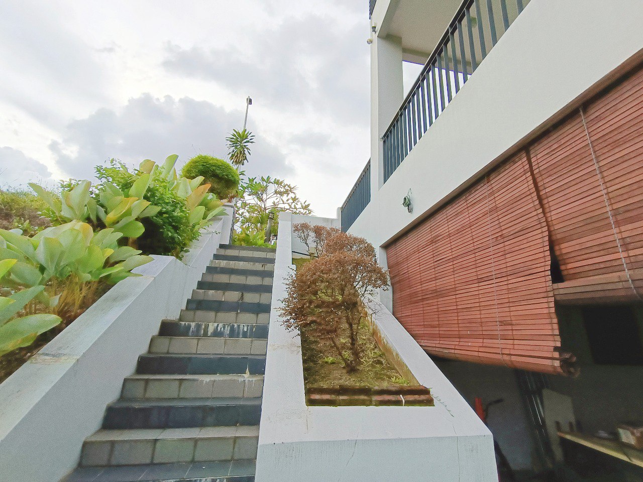 Beautiful Three Storey Bungalow in KGSAAS Seksyen - photo 9