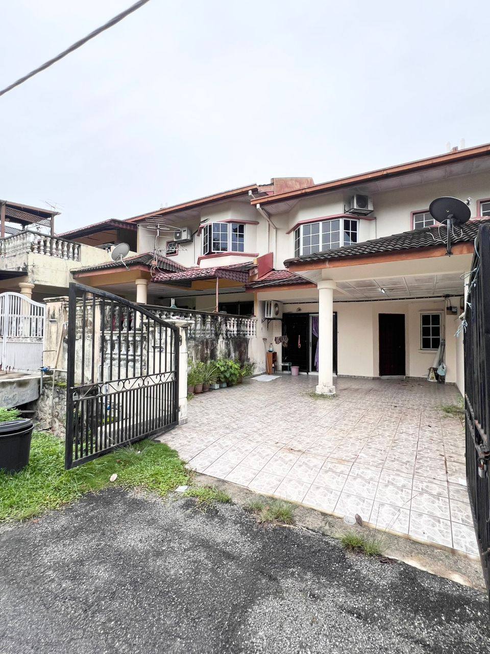 Facing Open Double Storey Terrace, Seksyen 5, Band - photo 4