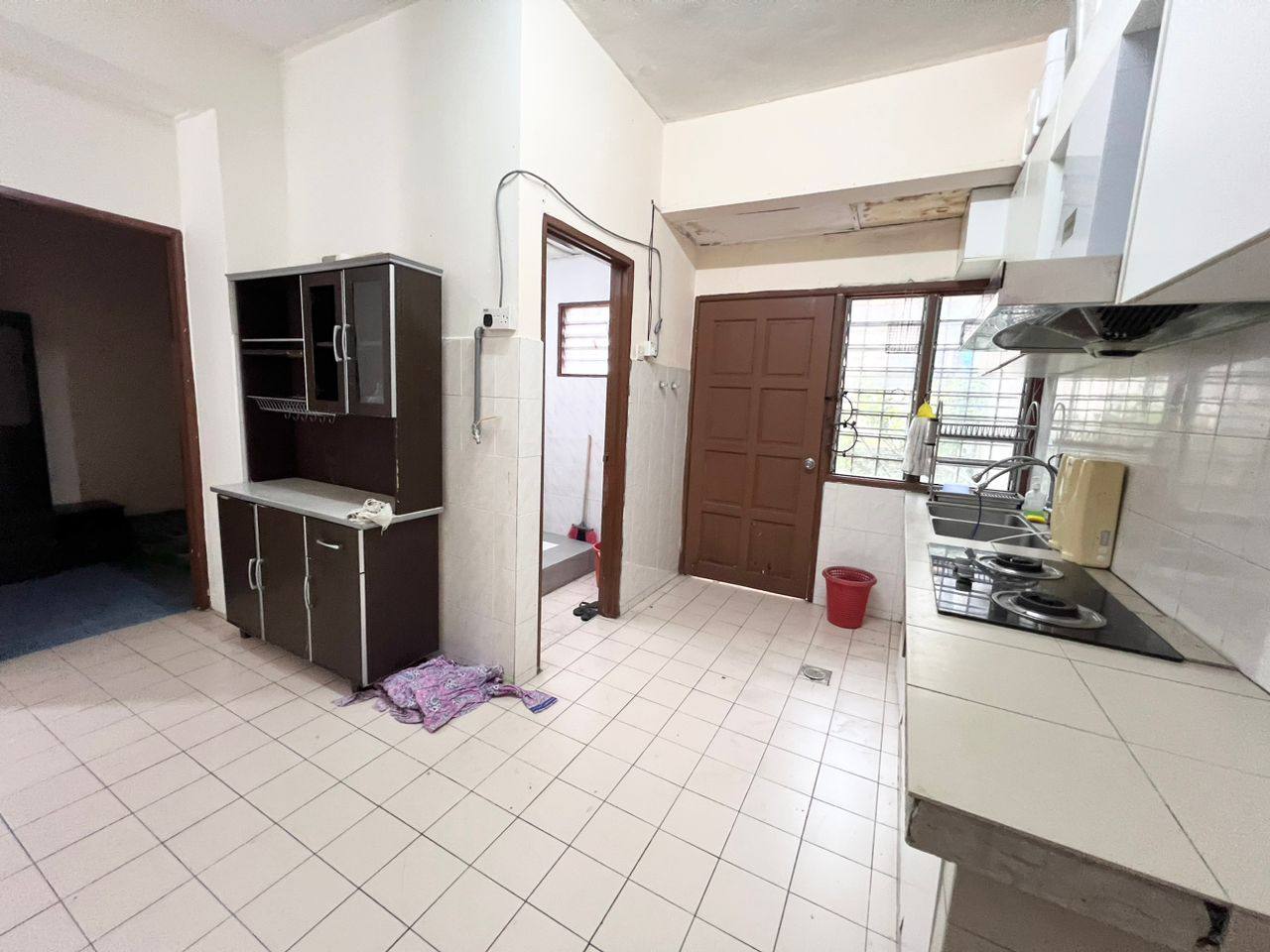 Facing Open Double Storey Terrace, Seksyen 5, Band - photo 9