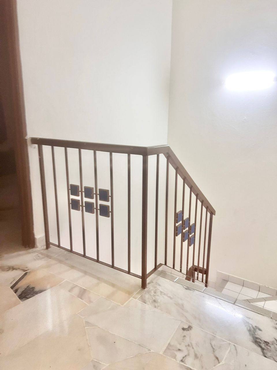 Facing Open Double Storey Terrace, Seksyen 5, Band - photo 13