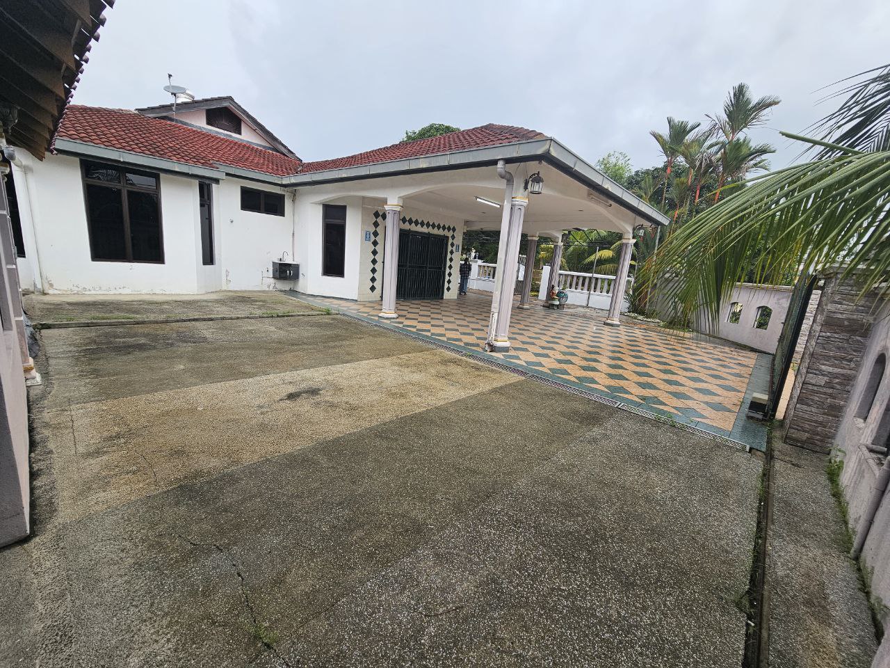 Renovated Bungalow Single Storey Seksyen 1 Bandar - photo 3