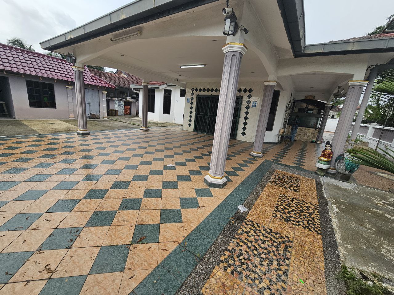 Renovated Bungalow Single Storey Seksyen 1 Bandar - photo 4