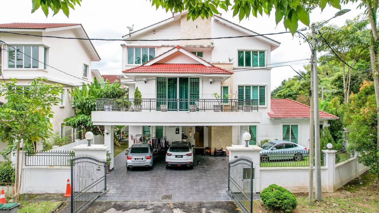 Corner Lot Bungalow  ...