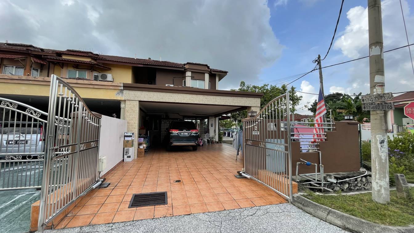 Renovated 2 Storey Corner Lot Saujana Utama - photo 2