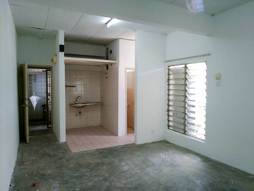 NON-BUMI UNIT, KELANA IDAMAN SHOP APARTMENT - photo 2