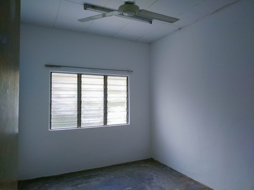 NON-BUMI UNIT, KELANA IDAMAN SHOP APARTMENT - photo 4